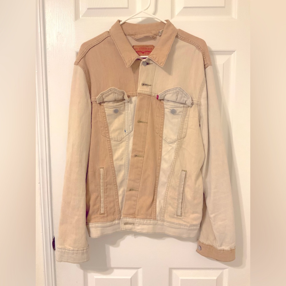 light tan Levi's jean jacket